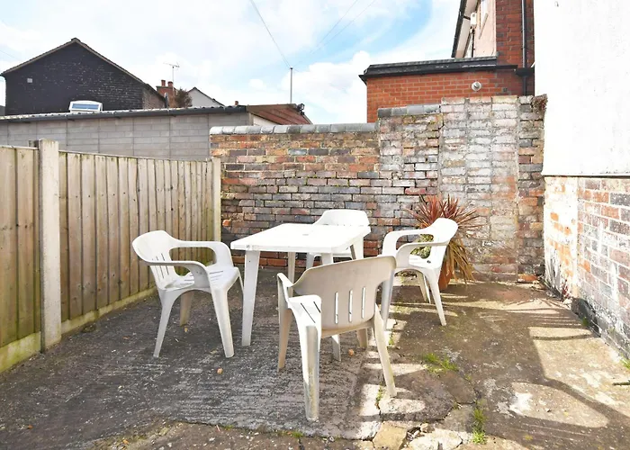 London House By Yourstays - 5 Bedroom House In Newcastle-Under-Lyme