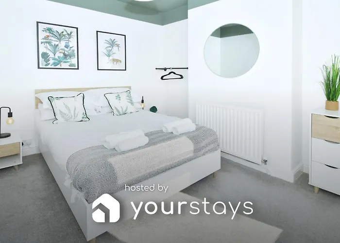 London House By Yourstays - 5 Bedroom House In Newcastle-Under-Lyme