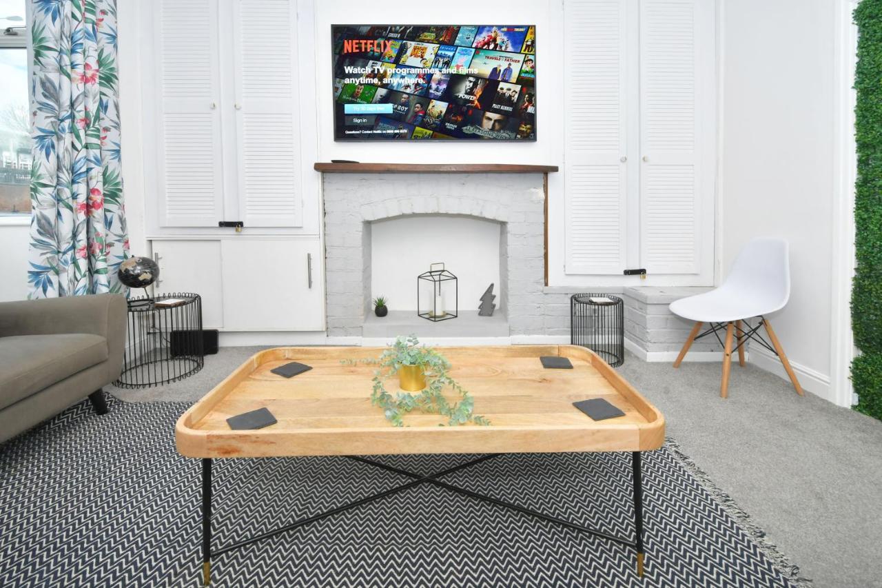 London House By Yourstays - 5 Bedroom House In Newcastle-under-lyme * Stoke-on-Trent