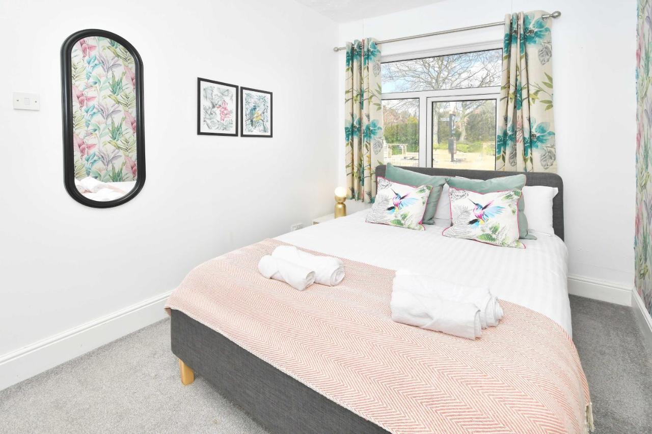 Holiday home London House By Yourstays - 5 Bedroom House In Newcastle-under-lyme *