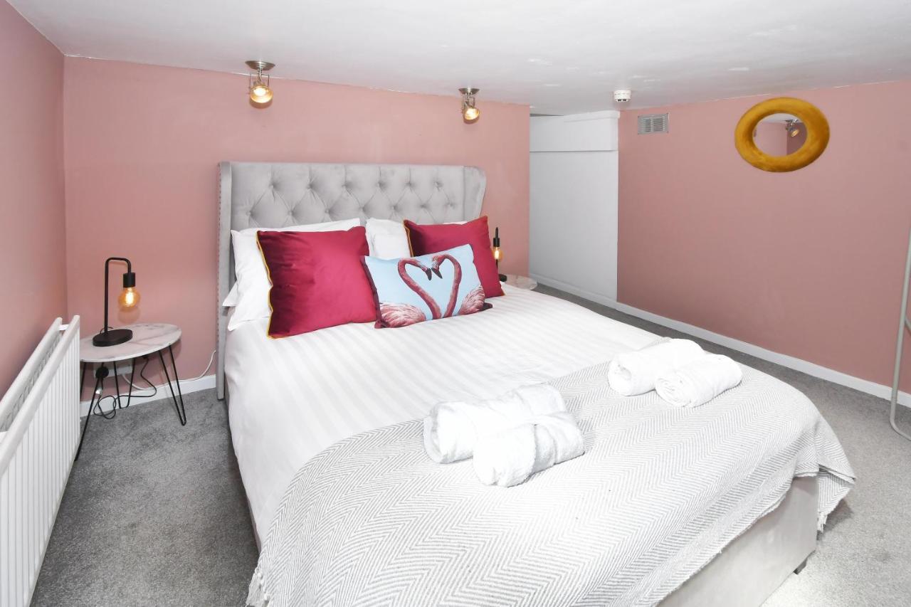 London House By Yourstays - 5 Bedroom House In Newcastle-under-lyme Holiday home Stoke-on-Trent