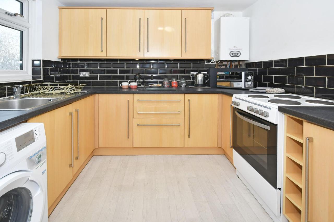 Holiday home London House By Yourstays - 5 Bedroom House In Newcastle-under-lyme