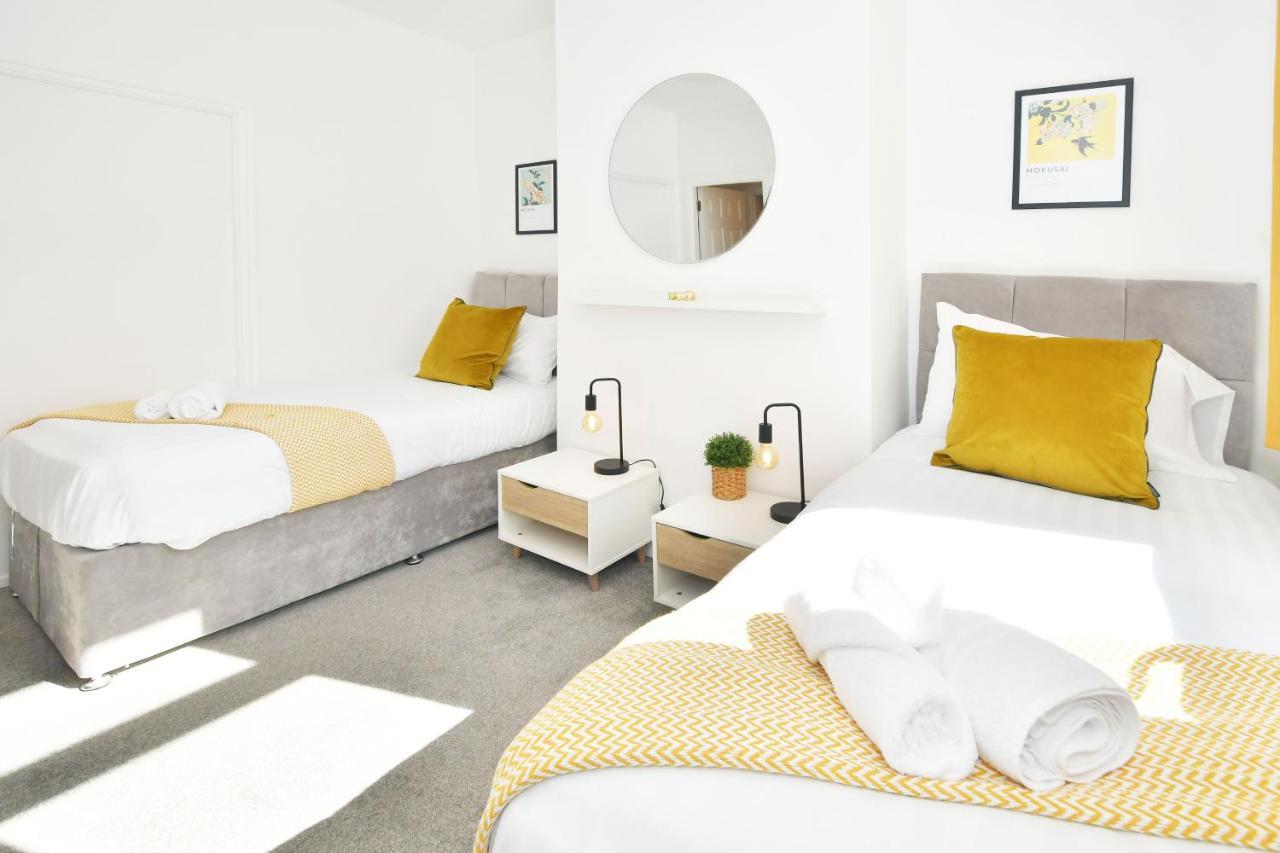 London House By Yourstays - 5 Bedroom House In Newcastle-under-lyme