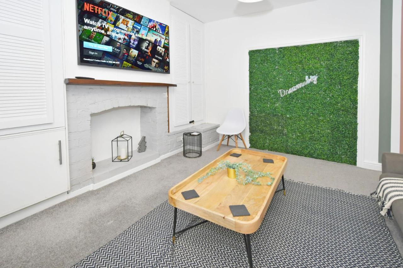 Holiday home London House By Yourstays - 5 Bedroom House In Newcastle-under-lyme