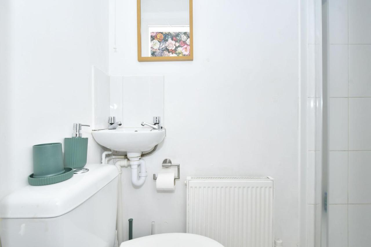 Holiday home London House By Yourstays - 5 Bedroom House In Newcastle-under-lyme