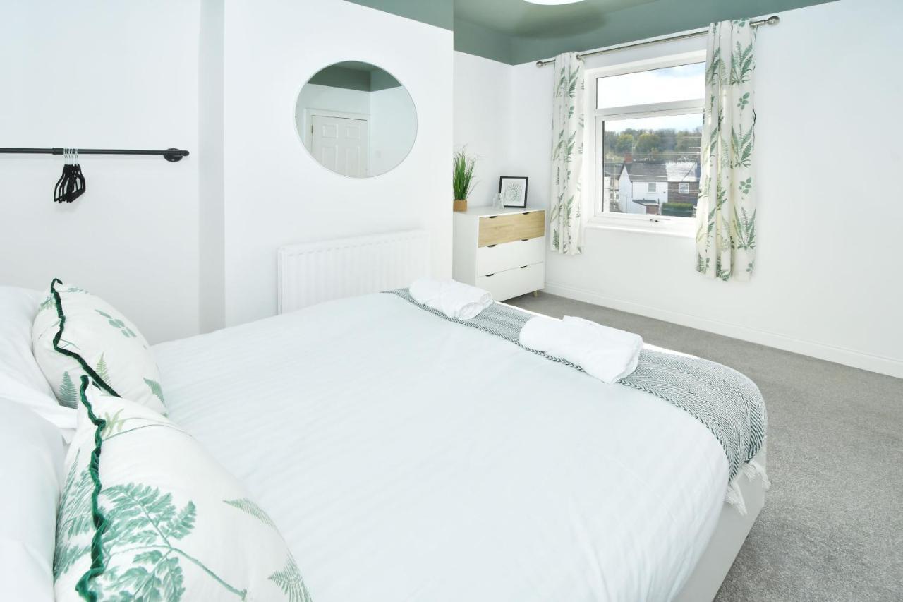 London House By Yourstays - 5 Bedroom House In Newcastle-under-lyme * Stoke-on-Trent