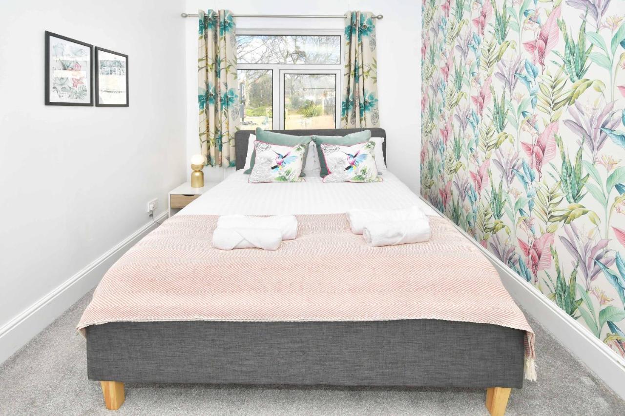 London House By Yourstays - 5 Bedroom House In Newcastle-under-lyme Stoke-on-Trent