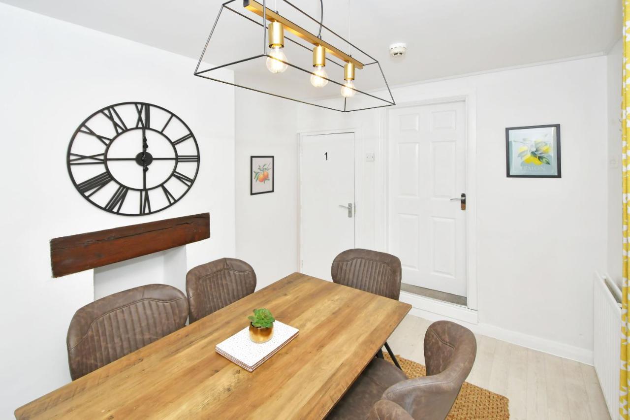 London House By Yourstays - 5 Bedroom House In Newcastle-under-lyme * Stoke-on-Trent