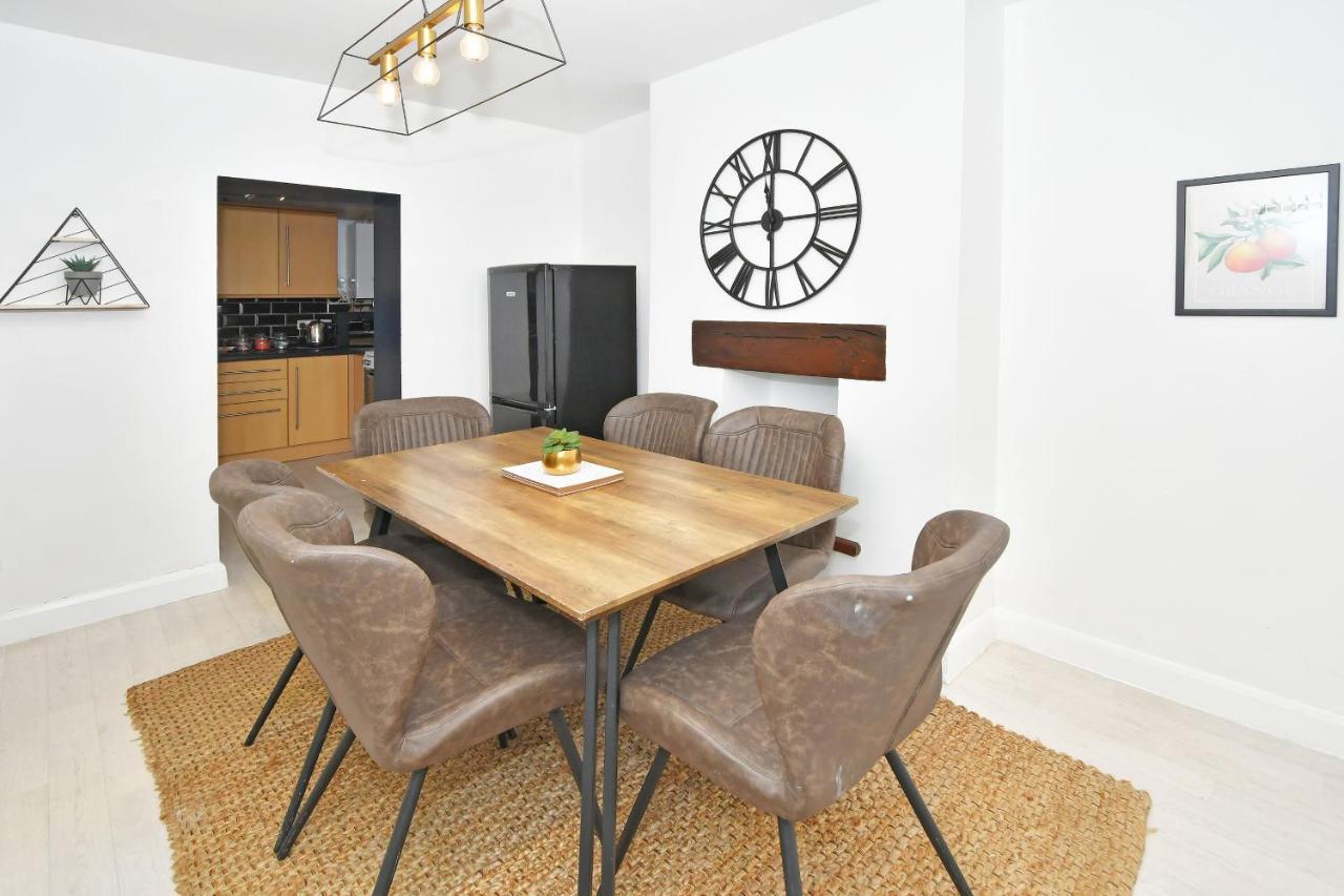 London House By Yourstays - 5 Bedroom House In Newcastle-under-lyme Stoke-on-Trent