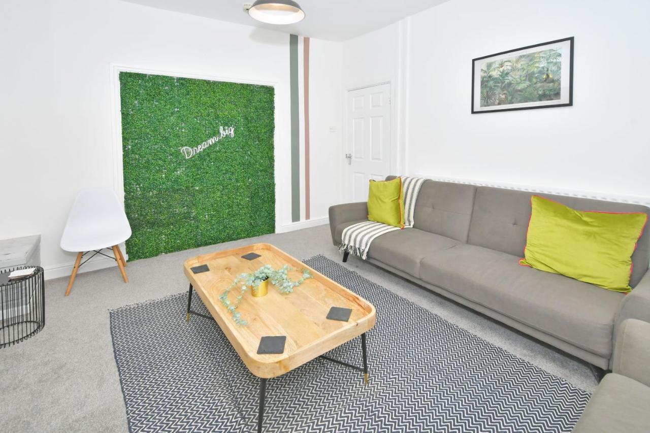 Holiday home London House By Yourstays - 5 Bedroom House In Newcastle-under-lyme *