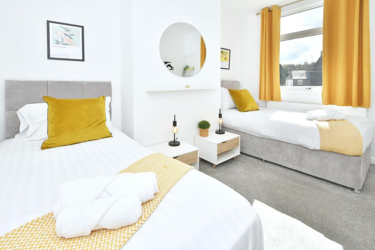 London House By Yourstays - 5 Bedroom House In Newcastle-under-lyme Holiday home