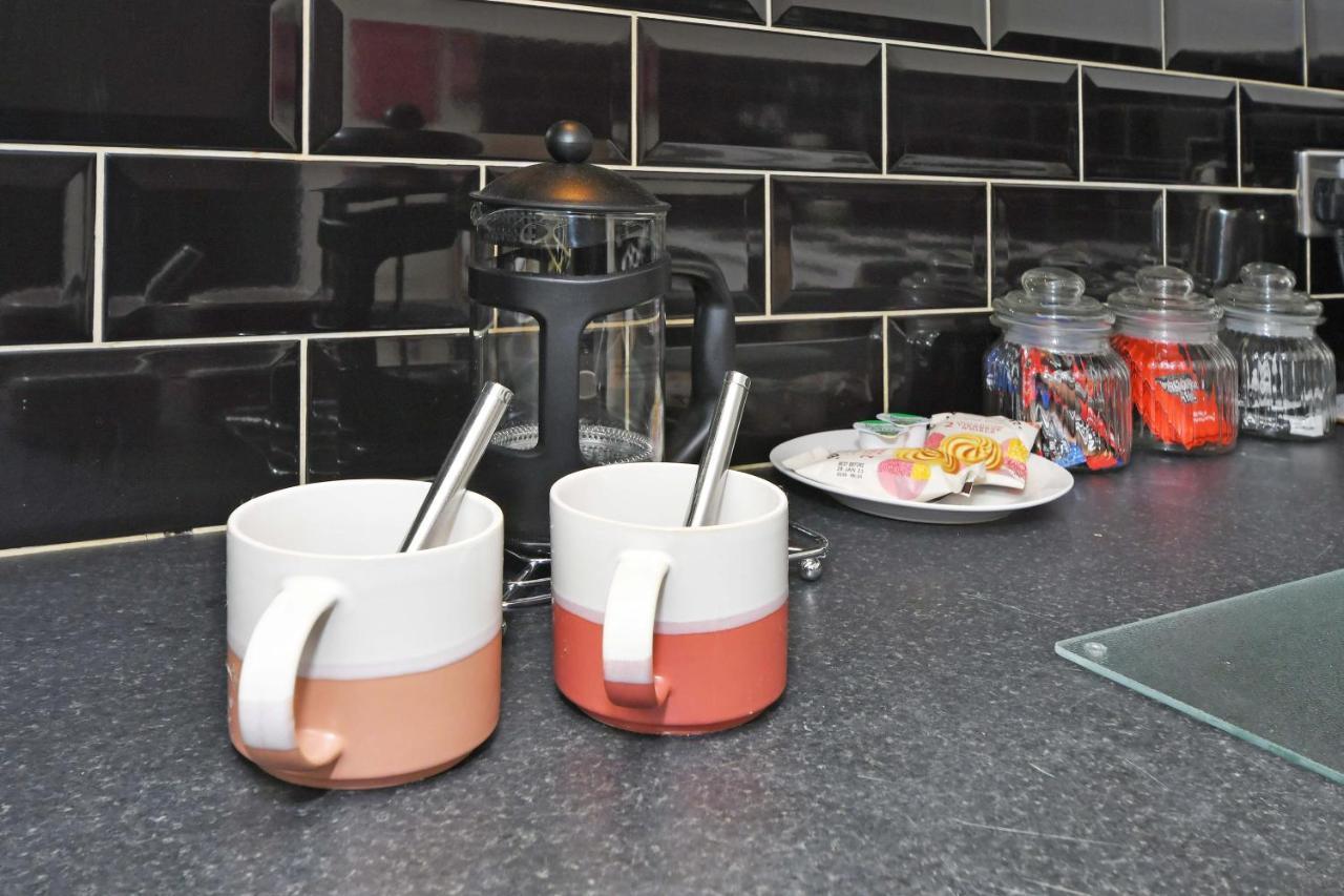 London House By Yourstays - 5 Bedroom House In Newcastle-under-lyme