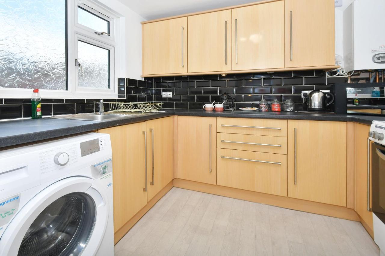 London House By Yourstays - 5 Bedroom House In Newcastle-under-lyme Holiday home Stoke-on-Trent