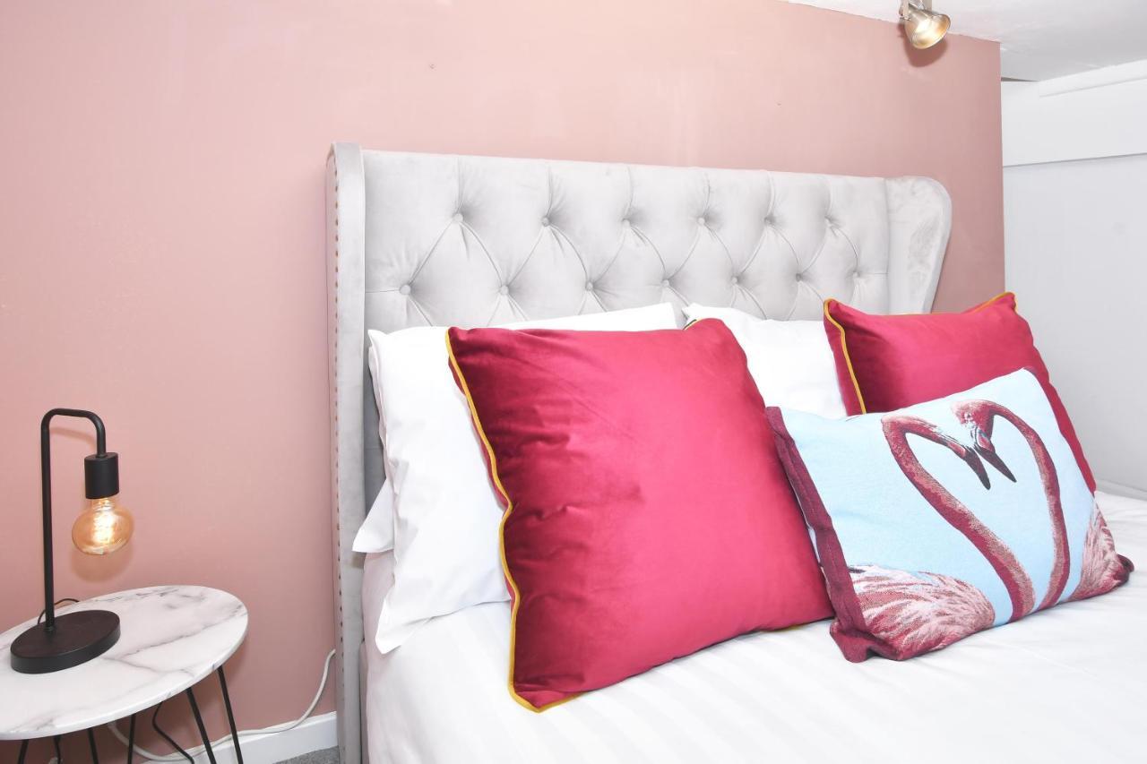 London House By Yourstays - 5 Bedroom House In Newcastle-under-lyme Holiday home *