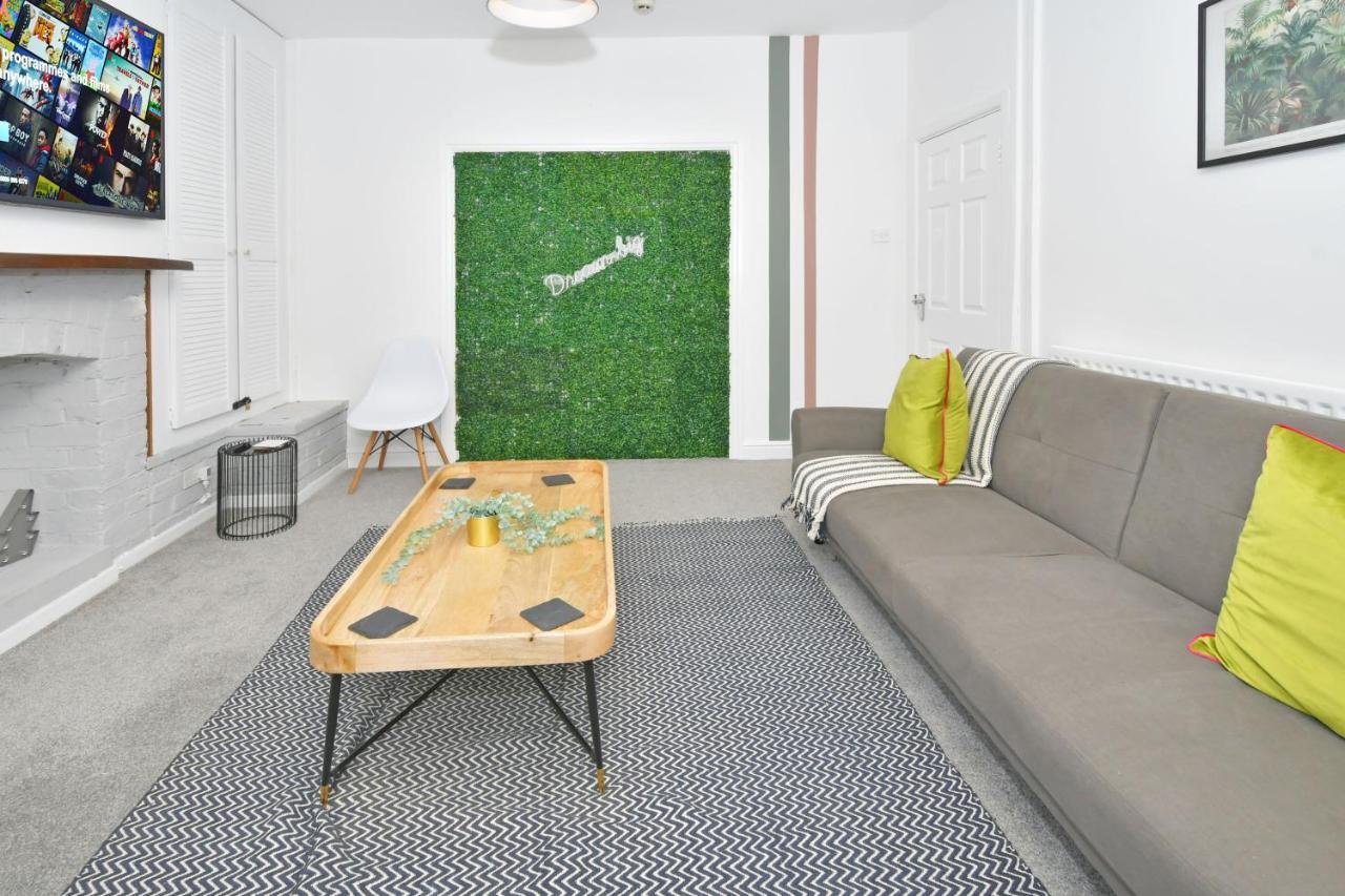 London House By Yourstays - 5 Bedroom House In Newcastle-under-lyme *