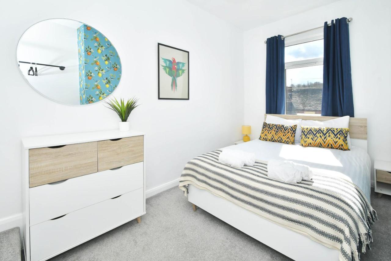 Holiday home London House By Yourstays - 5 Bedroom House In Newcastle-under-lyme Stoke-on-Trent
