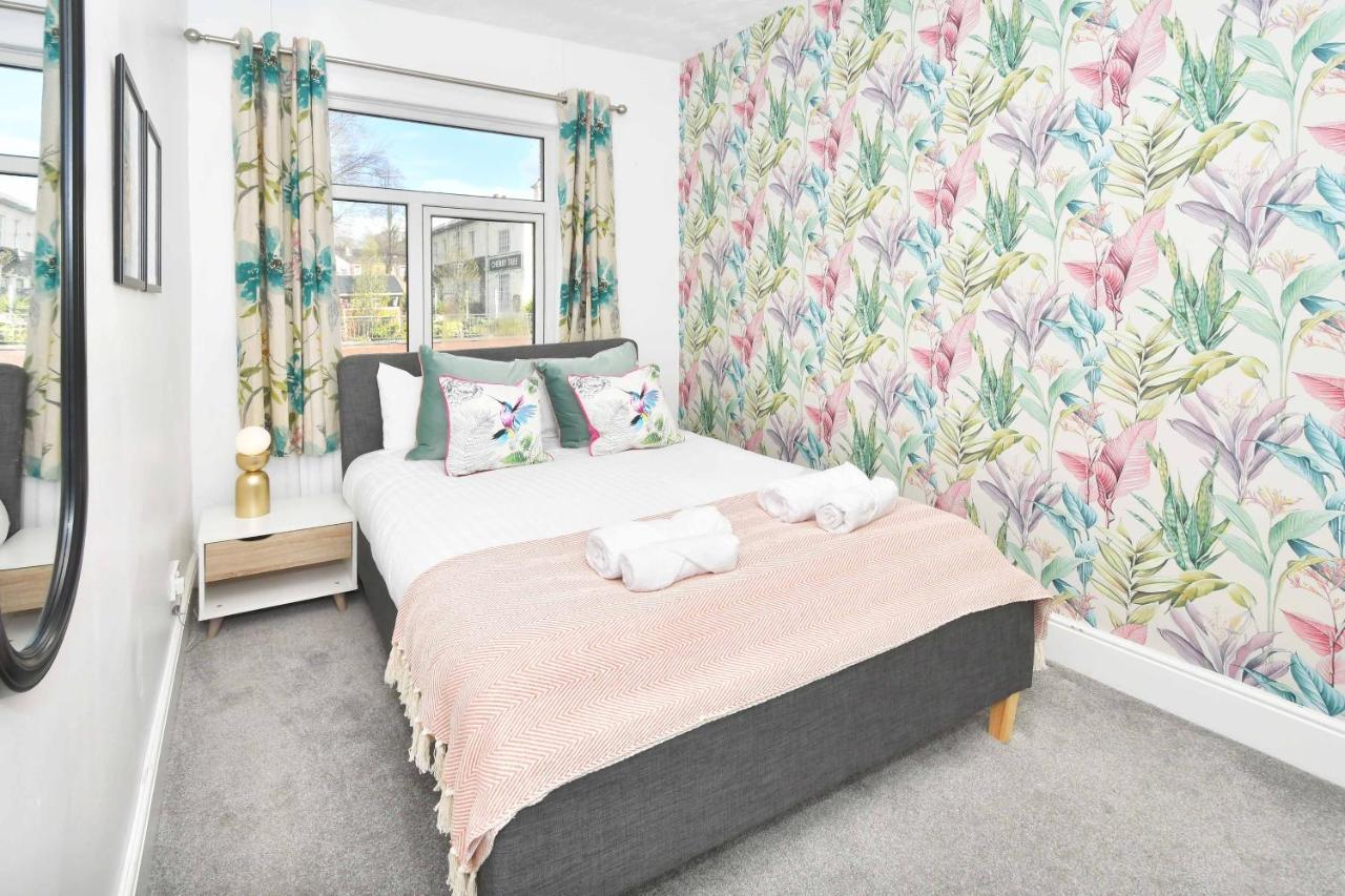 Holiday home London House By Yourstays - 5 Bedroom House In Newcastle-under-lyme Stoke-on-Trent