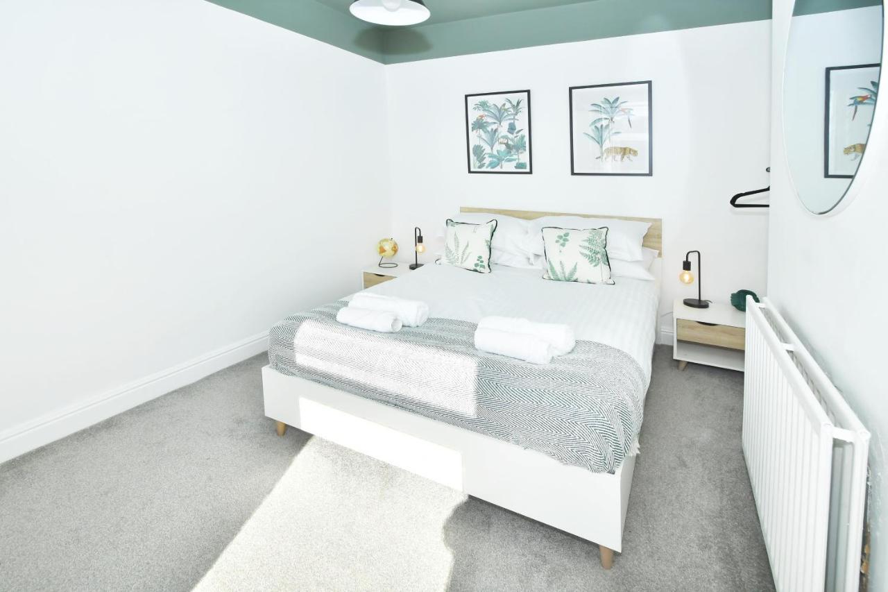 Holiday home London House By Yourstays - 5 Bedroom House In Newcastle-under-lyme