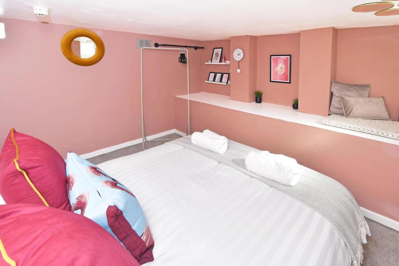 London House By Yourstays - 5 Bedroom House In Newcastle-under-lyme Holiday home *