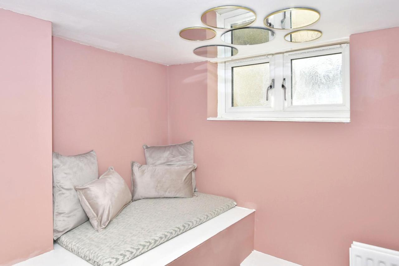 London House By Yourstays - 5 Bedroom House In Newcastle-under-lyme Holiday home