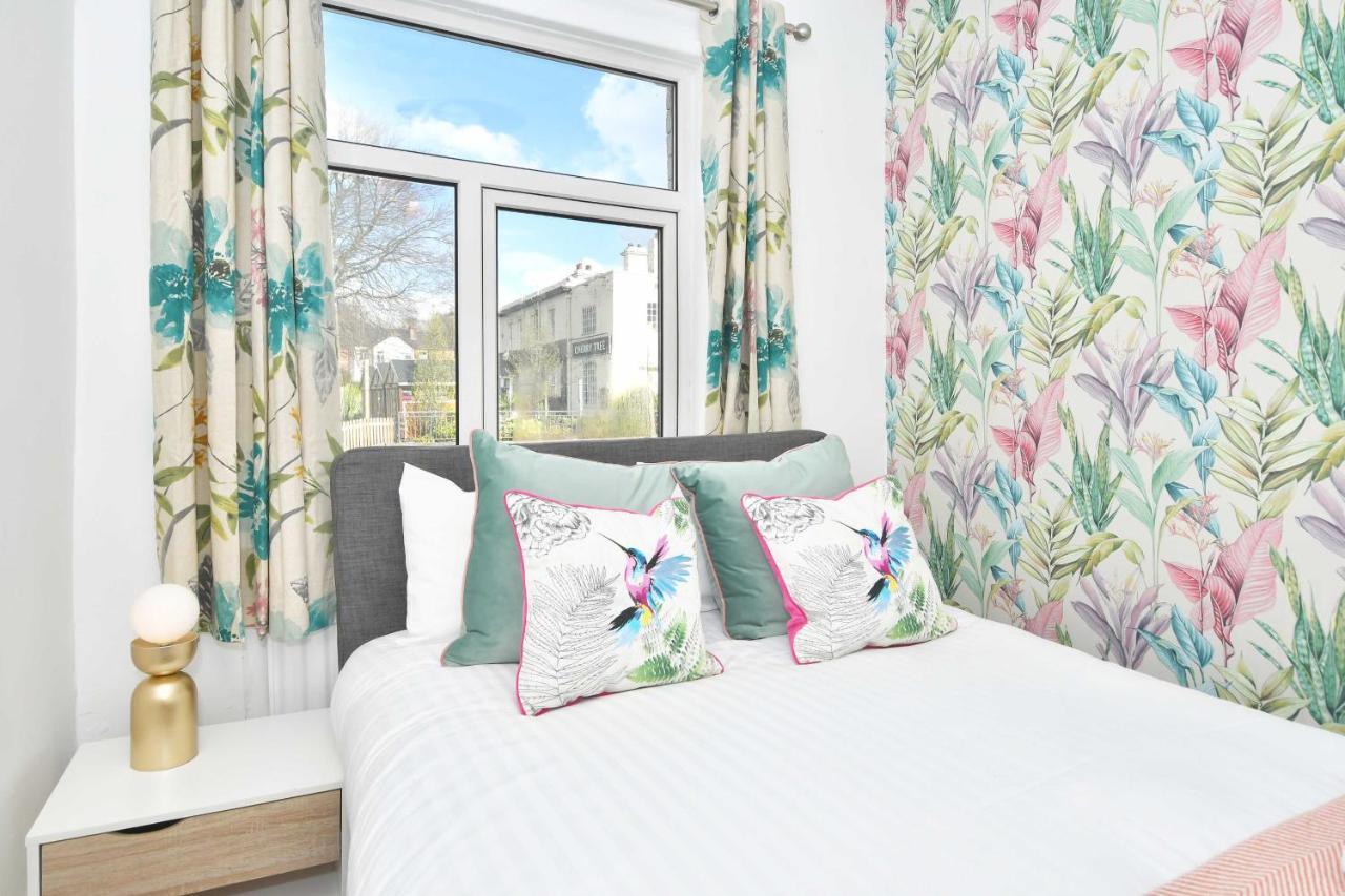 London House By Yourstays - 5 Bedroom House In Newcastle-under-lyme Holiday home
