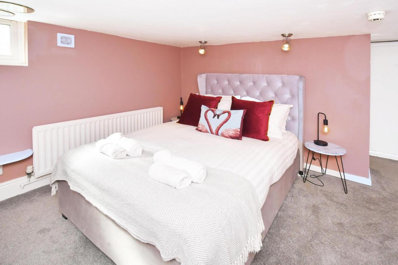 London House By Yourstays - 5 Bedroom House In Newcastle-under-lyme Holiday home