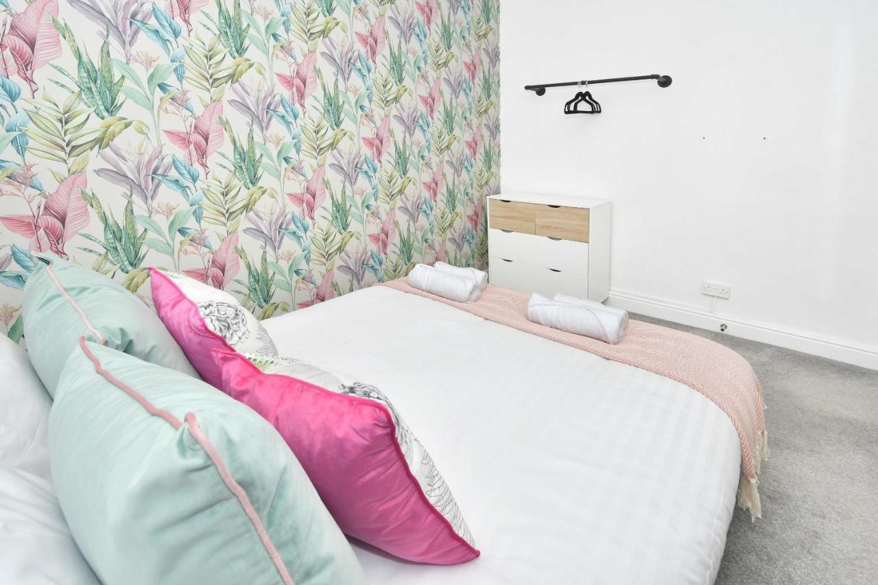 Holiday home London House By Yourstays - 5 Bedroom House In Newcastle-under-lyme *