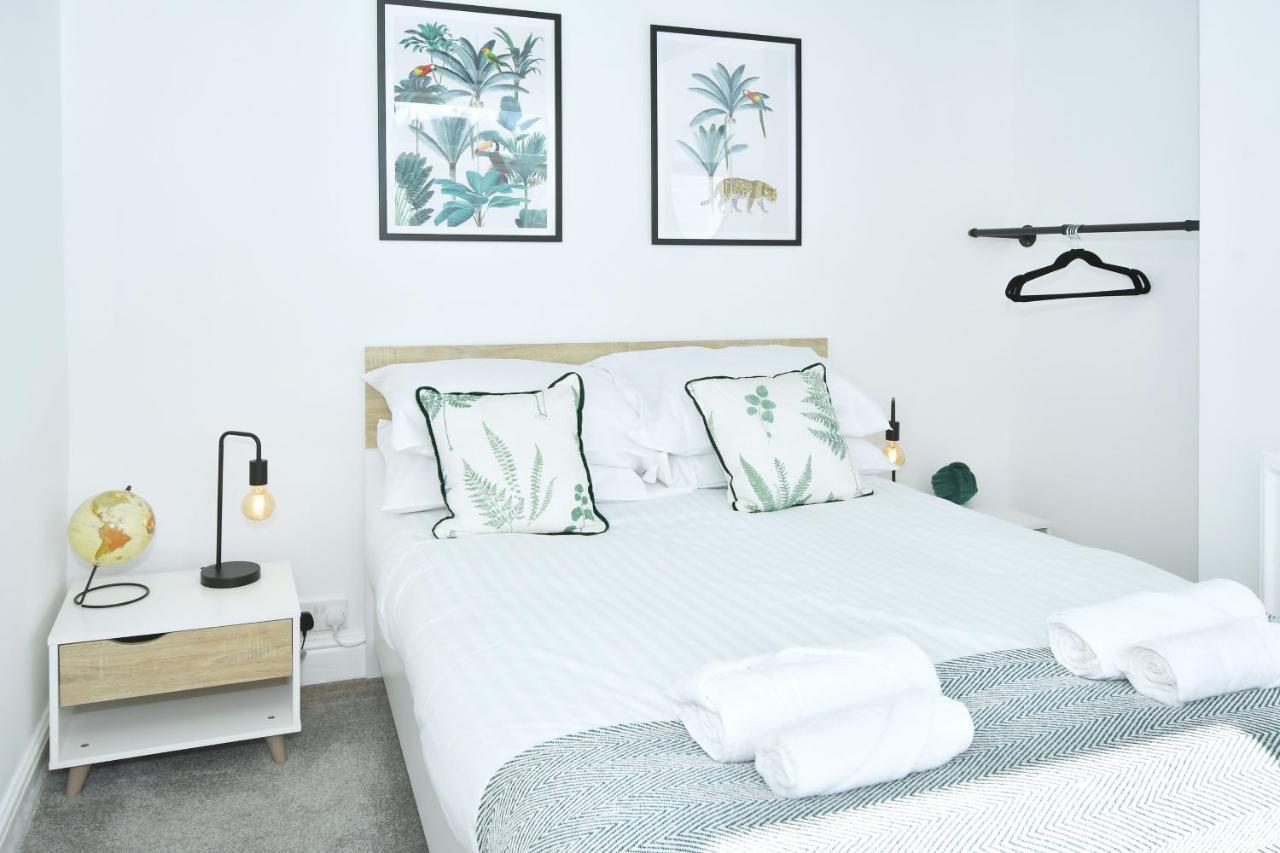 London House By Yourstays - 5 Bedroom House In Newcastle-under-lyme Stoke-on-Trent