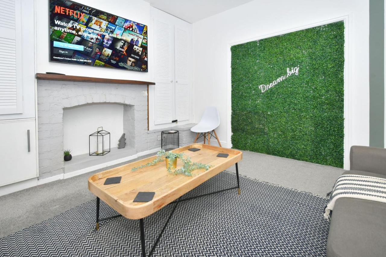 London House By Yourstays - 5 Bedroom House In Newcastle-under-lyme * Stoke-on-Trent